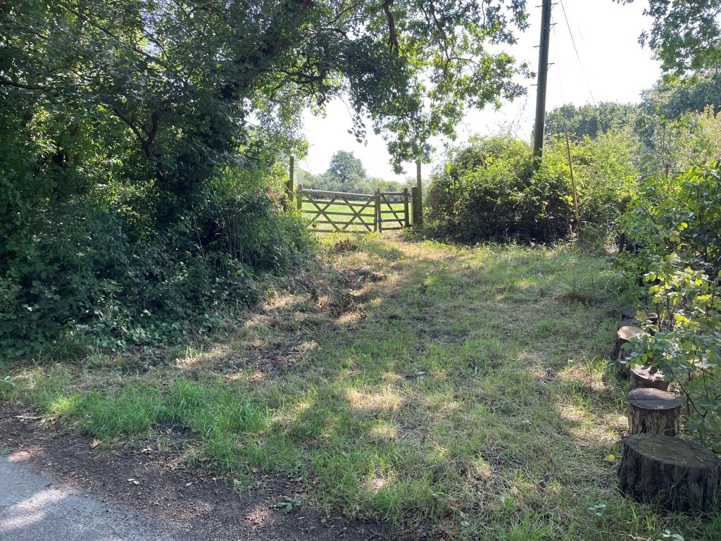 Lot: 60 - 1.53 ACRES WITH RESIDENTIAL PLANNING FOR FIVE UNITS - Gate and access way for viewing purposes only